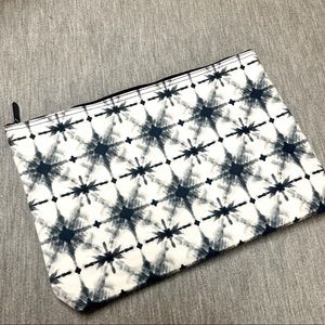 Thirty-One Zipper Pouch - brand new